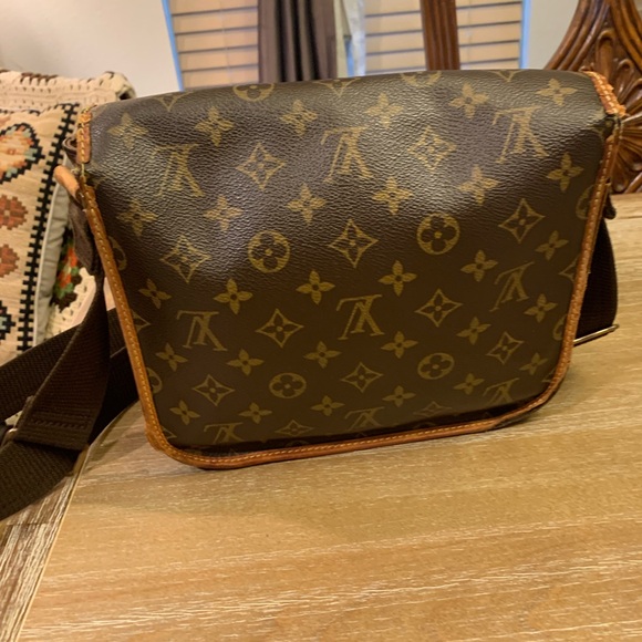 Authentic Louis Vuitton Brown Monogram Messenger Bag - Picture 2 of 16